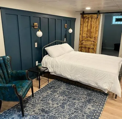 Modern & Chic Xl W Ez Airport Access Apartment