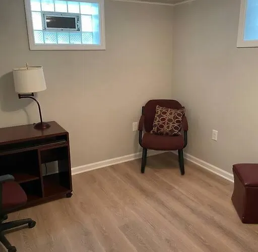 Modern & Chic Xl W Ez Airport Access Apartment