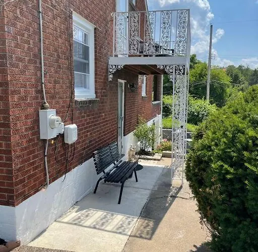 Modern & Chic Xl W Ez Airport Access Apartment
